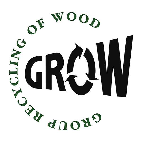 Logotipo GROW con símbolo de reciclaje en la letra O y texto circular sobre reciclaje de madera