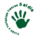 Logotipo ‘5 al día’ en color verde con huella de mano y texto sobre frutas y hortalizas frescas.